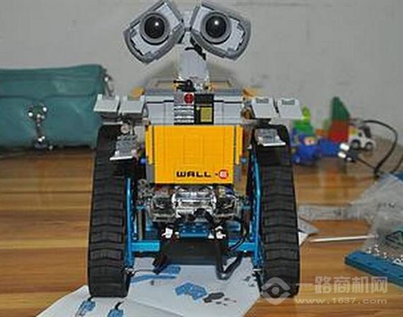 智动全球机器人教育