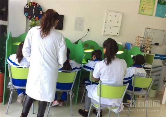 眼悦降度眼视光中心