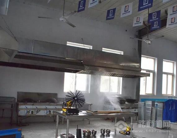 蓝睿大型油烟机清洗