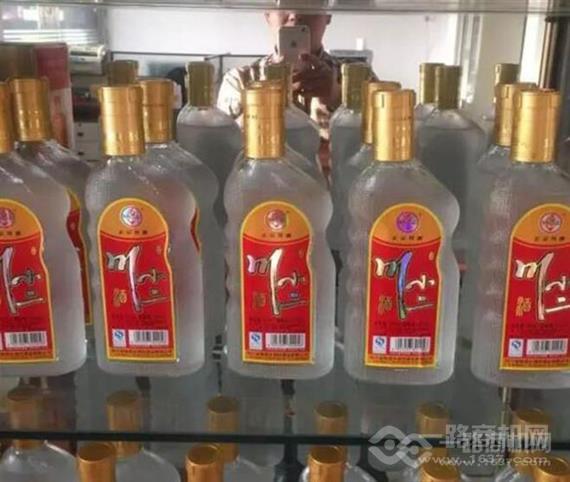 川小二纯粮白酒