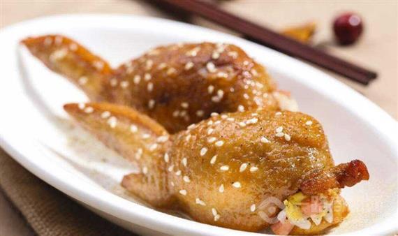 金嘴巴鸡翅包饭