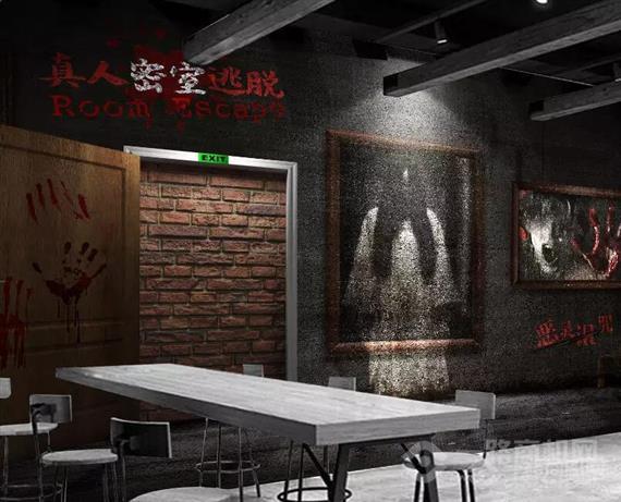 黑桃皇后密室逃脱