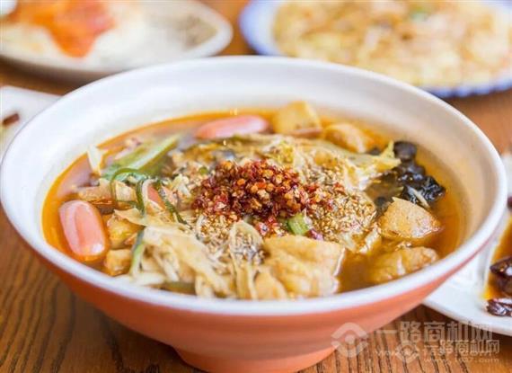 谭二师路边麻辣烫