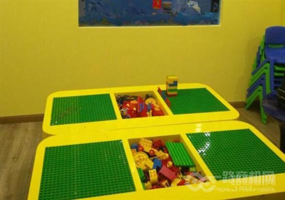 童创栗机器人创客教育