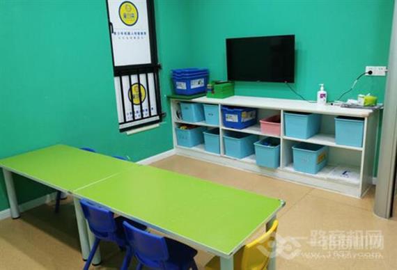 童创栗机器人创客教育