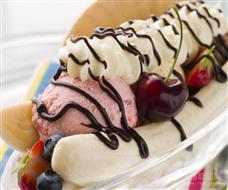 三只牛奶冰淇淋