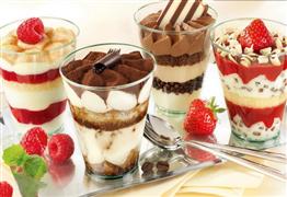 三只牛奶冰淇淋