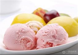 三只牛奶冰淇淋