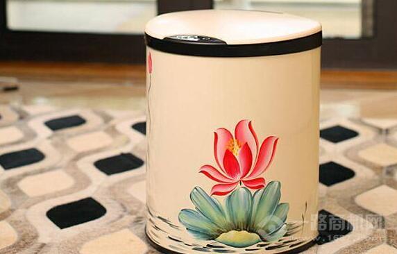 双世佳洁智能垃圾桶