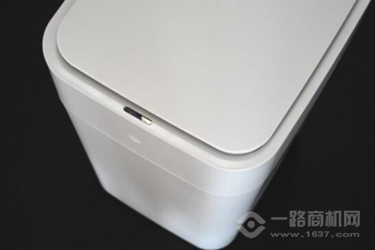 双世佳洁智能垃圾桶
