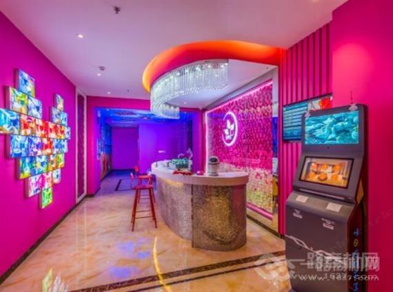 海上凤凰主题酒店