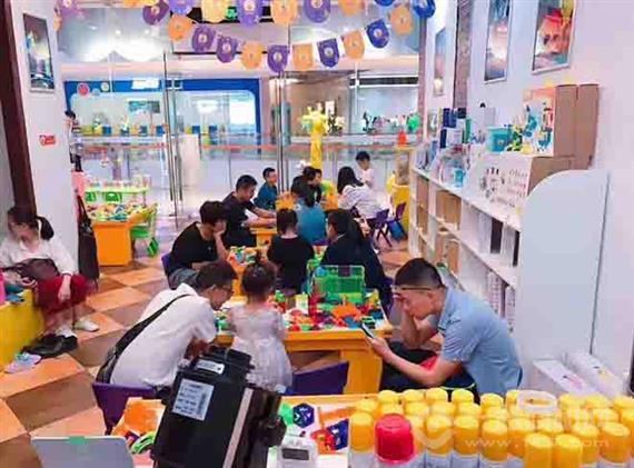 菠萝树益智玩具体验馆