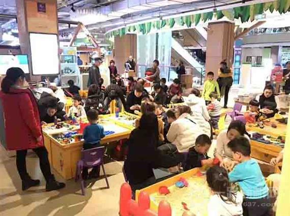 菠萝树益智玩具体验馆