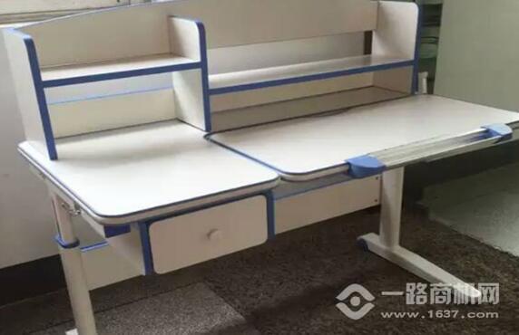 小小博士后学习桌加盟