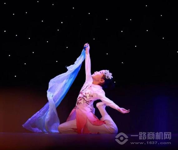 艾莎同学舞蹈培训