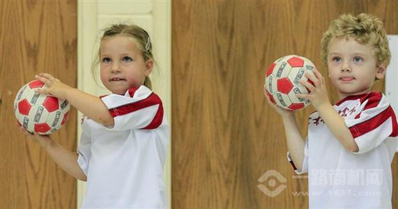 球小星欢动足球