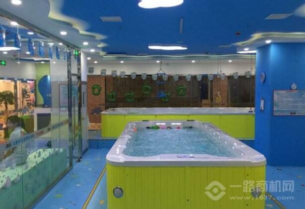 开心小鱼婴儿游泳馆
