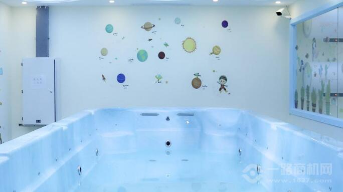 开心小鱼婴儿游泳馆