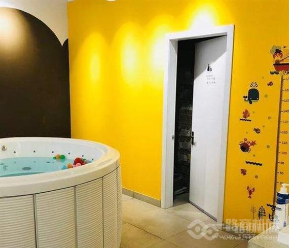 金智宝贝婴儿游泳馆