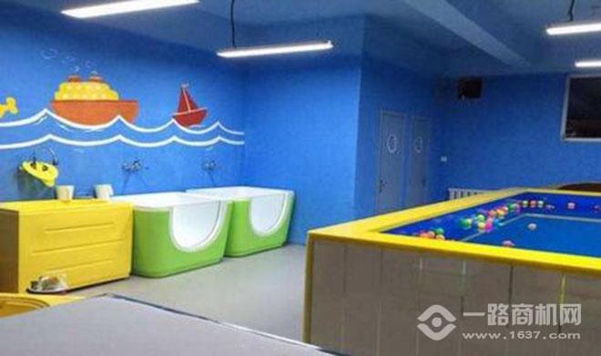 小鱼儿婴儿游泳馆