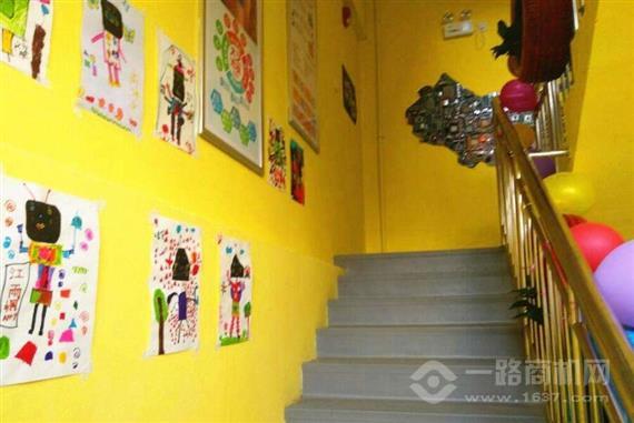 七彩鱼少儿美术