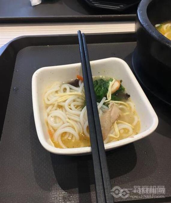 阿芳鸡汤米线
