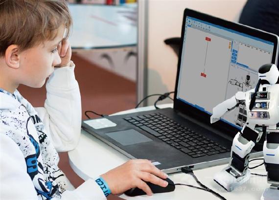 乐聚人形机器人