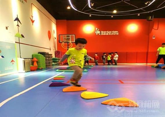 小熊童年运动馆
