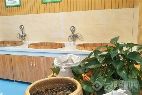 医百年儿童药浴小儿推拿