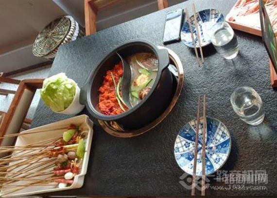绿蚁小红炉串串火锅