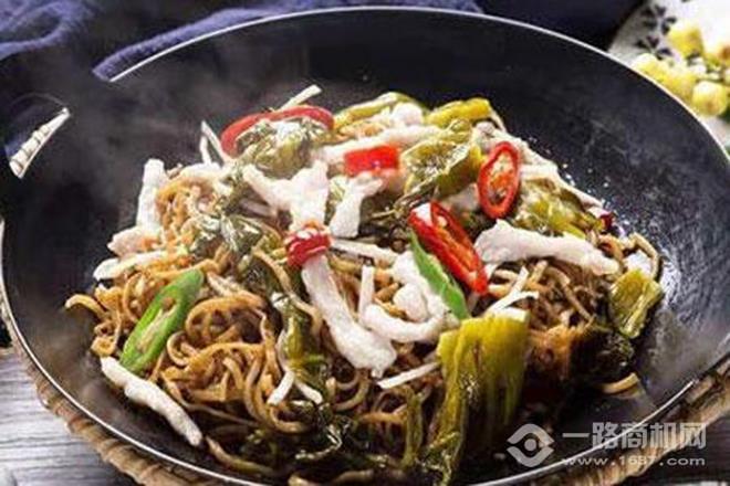 滋溜溜铁锅焖面