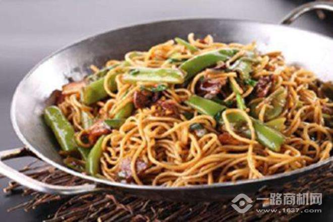 滋溜溜铁锅焖面