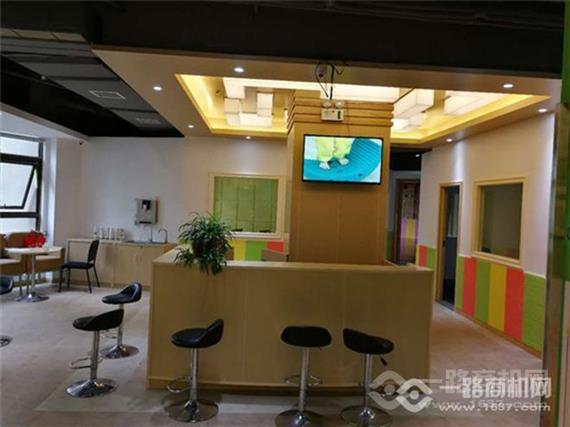 翁亦奇全纳教育