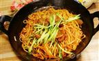 滋溜溜铁锅焖面