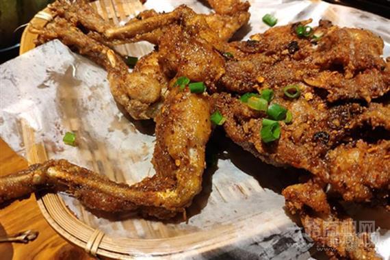 九窜皮烧烤酒馆