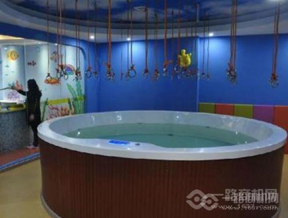 淘气泡泡婴儿游泳