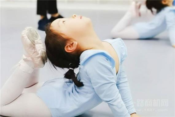 课逗李元华艺术中心