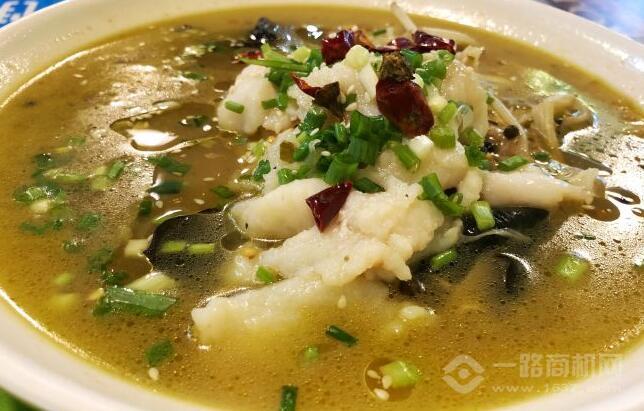 萌小艾酸菜魚米飯