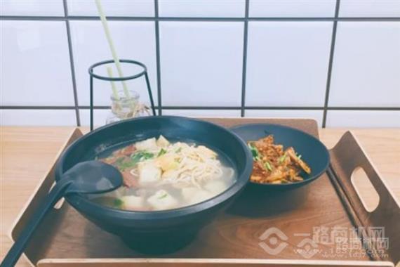 建康柒遇鸭血粉丝