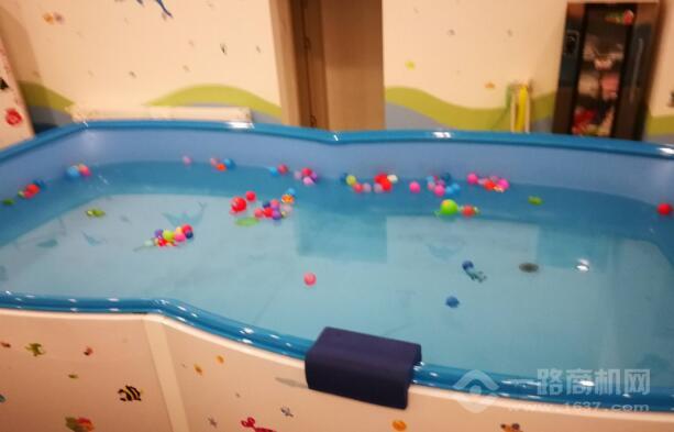 一一吖吖婴儿游泳馆加盟