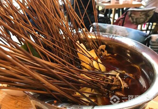 牙尖舌怪冷锅串串加盟