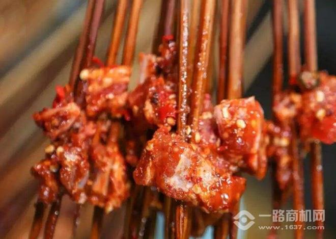 辣小七串串香加盟