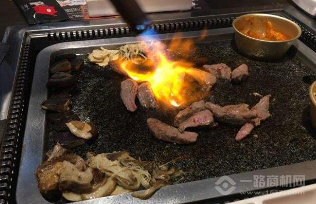 小猪仔石板烤肉加盟