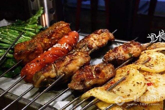 擁火音乐烧烤串吧加盟