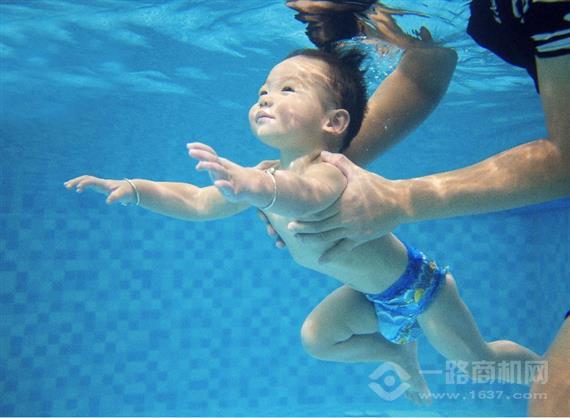 海豚家亲子游泳