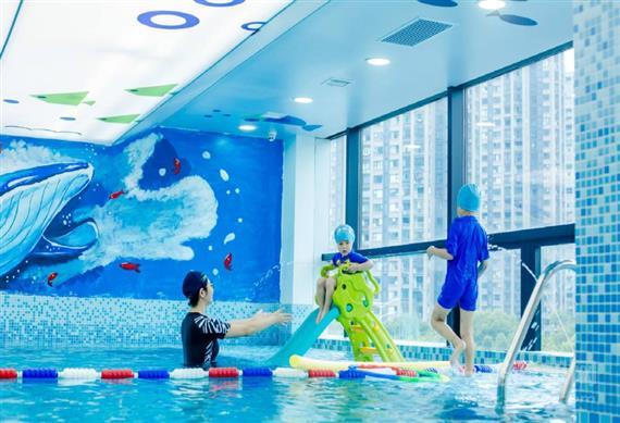 海豚家亲子游泳