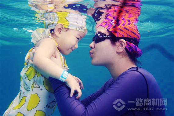 海豚家亲子游泳