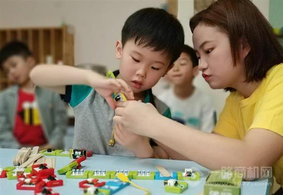 咘哩咘哩电子积木