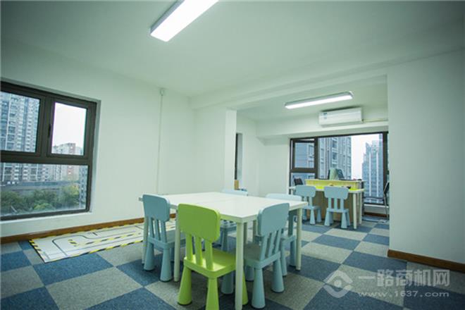 爱斯钽机器人教育加盟