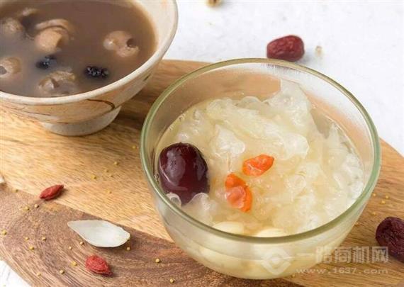 许小美鲜炖银耳甜品